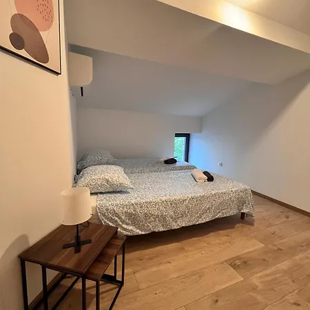 Quiet House For 12 People Near Cite *