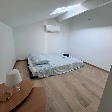 Quiet House For 12 People Near Cite