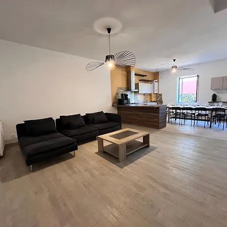 Quiet House For 12 People Near Cite