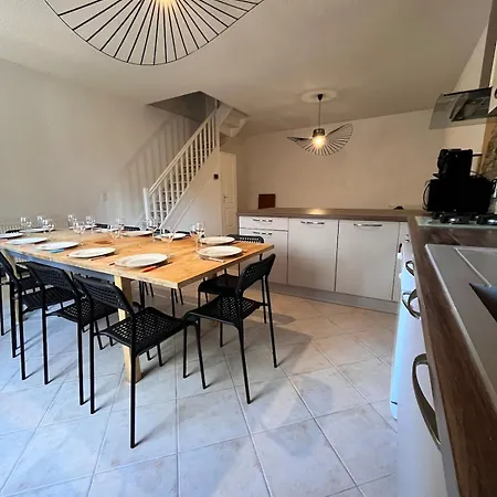 Quiet House For 12 People Near Cite *