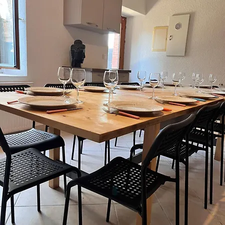 Quiet House For 12 People Near Cite Nyaraló *