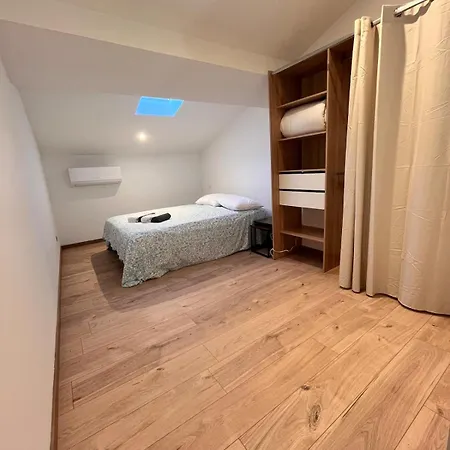 Quiet House For 12 People Near Cite Nyaraló