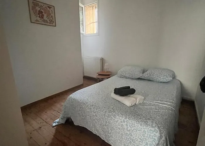 Будинок відпочинку Quiet House For 12 People Near Cite