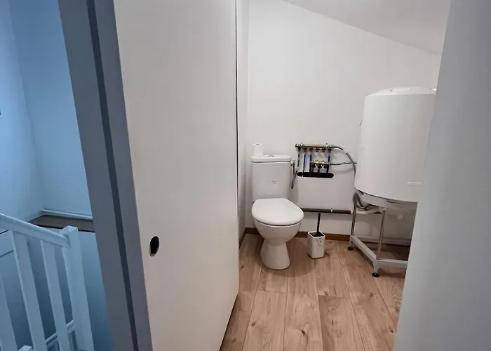 Quiet House For 12 People Near Cite *