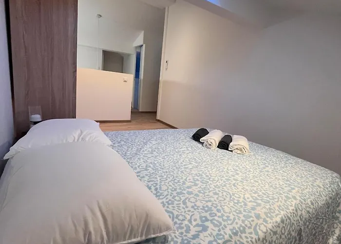 Quiet House For 12 People Near Cite