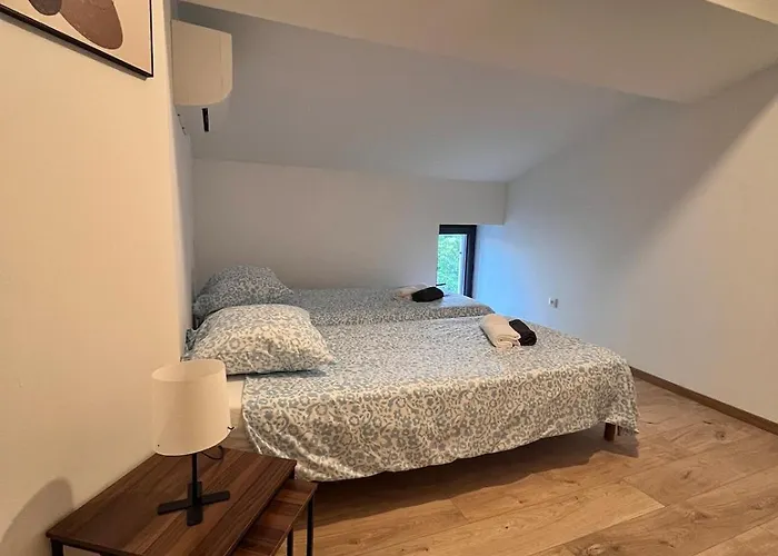 Quiet House For 12 People Near Cite *