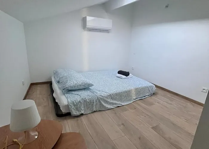 Quiet House For 12 People Near Cite