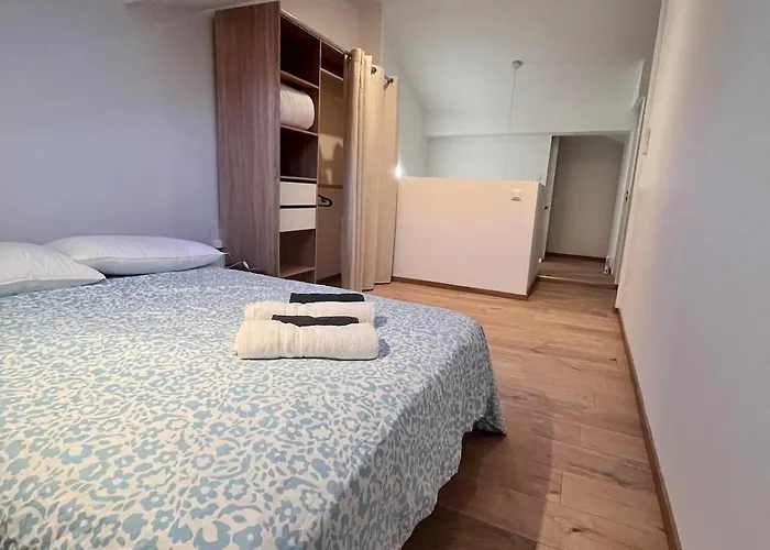 Будинок відпочинку Quiet House For 12 People Near Cite