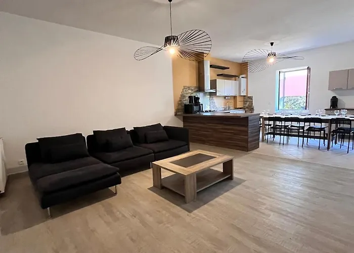 Quiet House For 12 People Near Cite