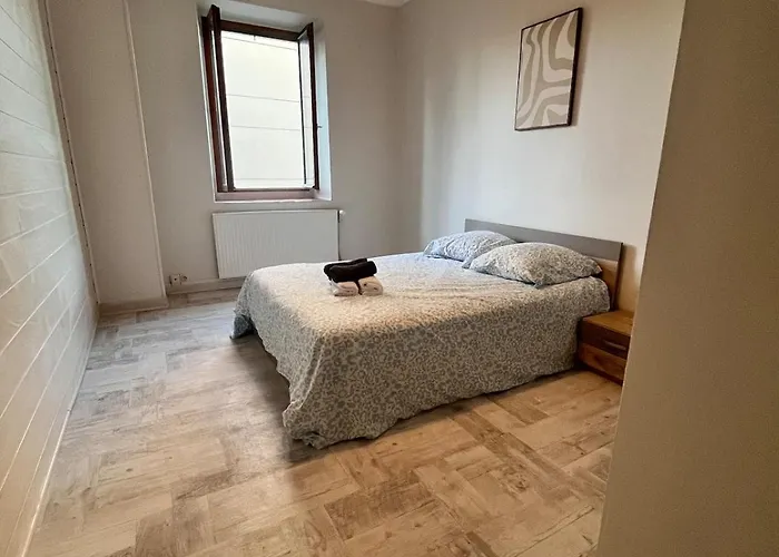 Quiet House For 12 People Near Cite Будинок відпочинку