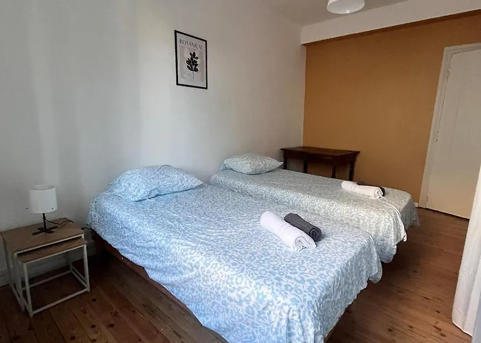 Будинок відпочинку Quiet House For 12 People Near Cite