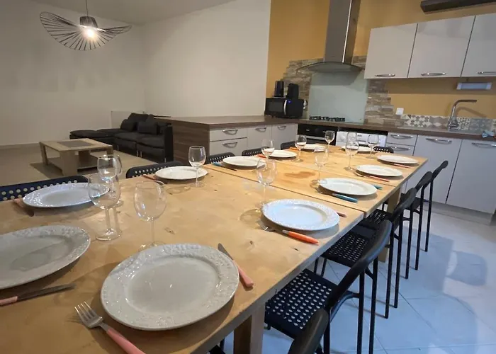 Будинок відпочинку Quiet House For 12 People Near Cite Каркассонн